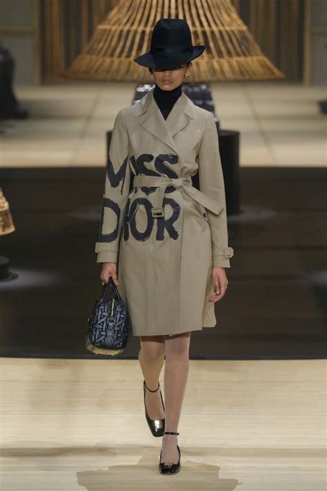 dior modelle con foulard